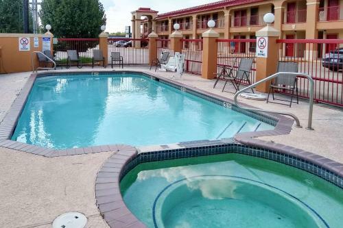 Hotel Quality Inn & Suites