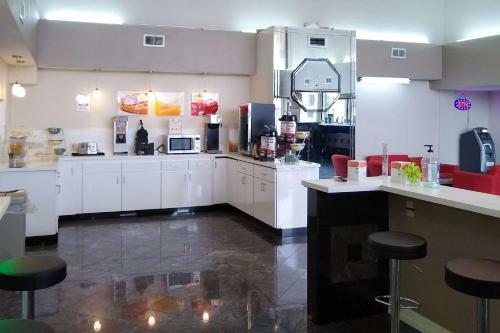 Hotel Quality Inn & Suites