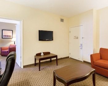Hotel Quality Inn & Suites