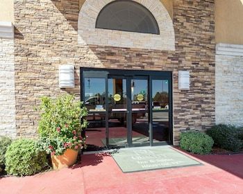 Hotel Quality Inn & Suites