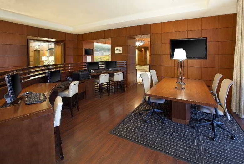 Sheraton Suites Near The Galleria Hotel