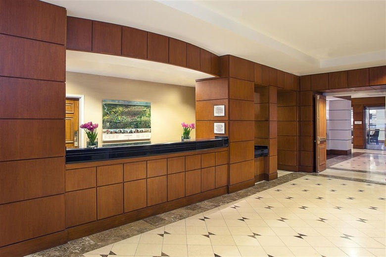 Sheraton Suites Near The Galleria Hotel
