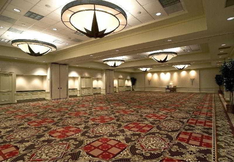 Sheraton Suites Near The Galleria Hotel