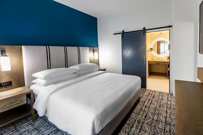 Sheraton Suites Near The Galleria Hotel