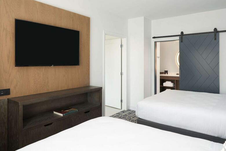 Sheraton Suites Near The Galleria Hotel