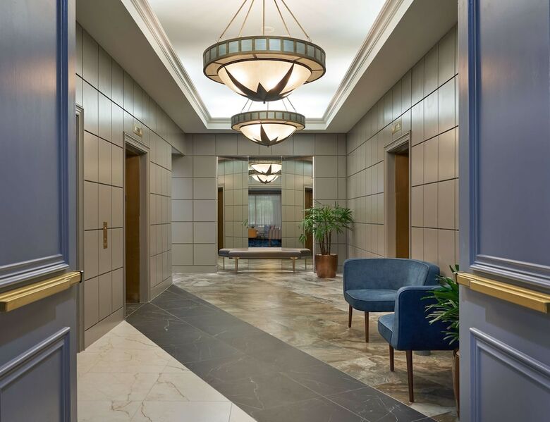 Sheraton Suites Near The Galleria Hotel