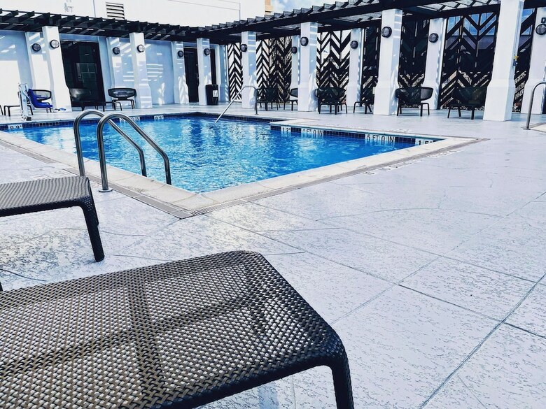 Sheraton Suites Near The Galleria Hotel