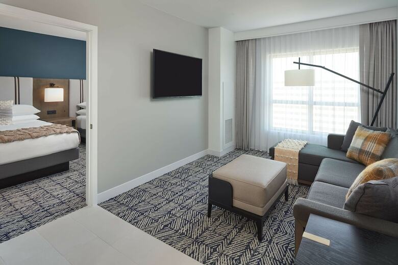 Sheraton Suites Near The Galleria Hotel