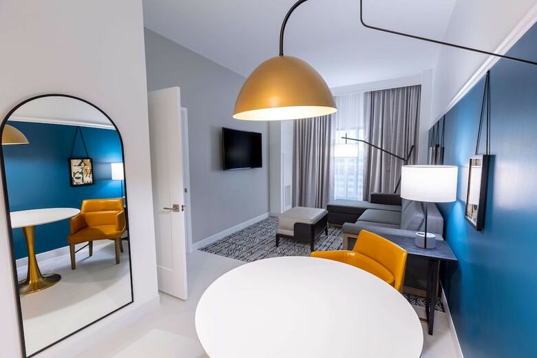 Sheraton Suites Near The Galleria Hotel