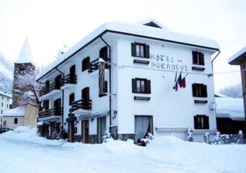 Hotel Bucaneve