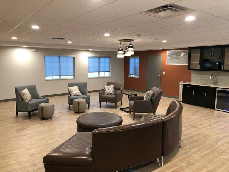 Hotel *candlewood Suites*