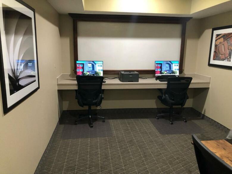 Hotel *candlewood Suites*