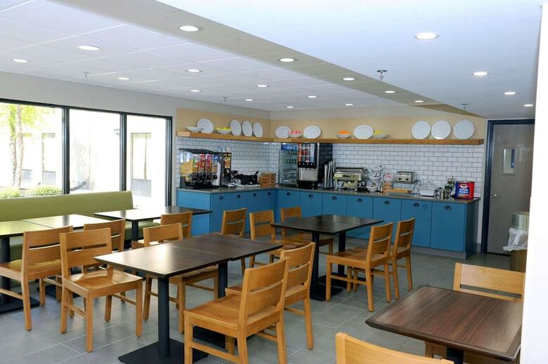 Hotel Comfort Suites Alpharetta