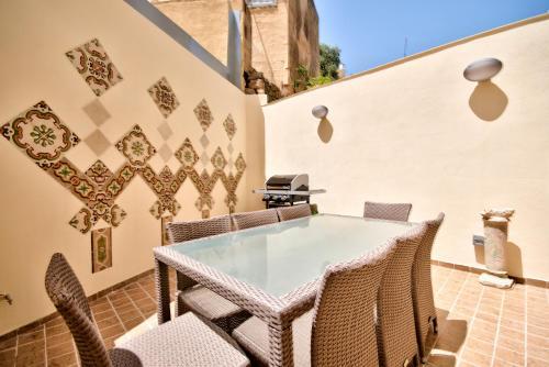 Amazing 4-bedroom Sliema Town House With Jacuzzi