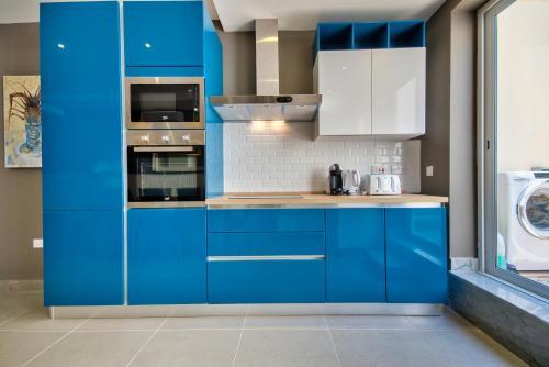 Amazing 4-bedroom Sliema Town House With Jacuzzi