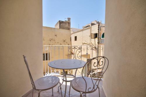 Amazing 4-bedroom Sliema Town House With Jacuzzi