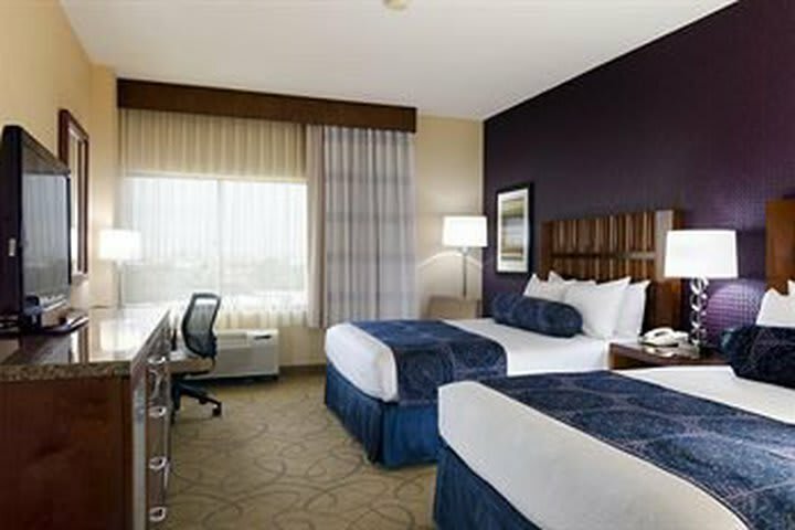 Doubletree Hotel Carson Civic Plaza
