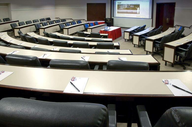 Hotel Doubletree Guests Suites & Conference Center