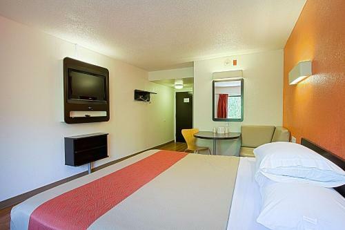 Hotel Motel 6 East Brunswick