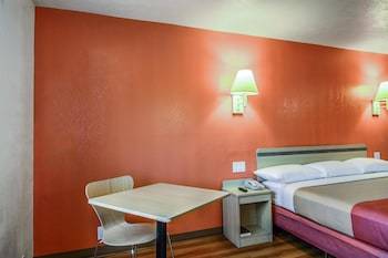 Hotel Motel 6 Boston Framingham