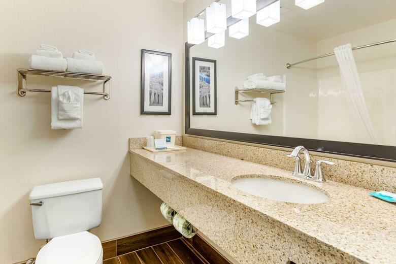 Hotel Quality Inn & Suites