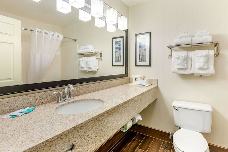 Hotel Quality Inn & Suites