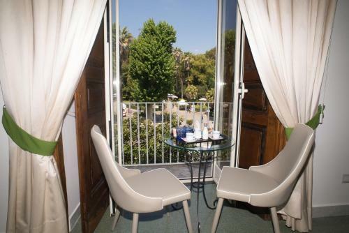Hostal Napoli Milionaria B&B