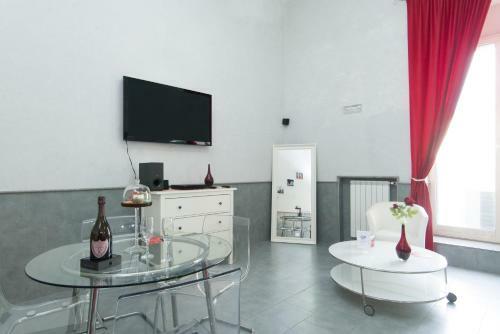 Suite Apartments Angioini