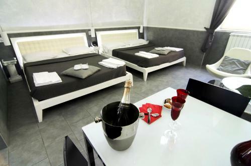 Suite Apartments Angioini
