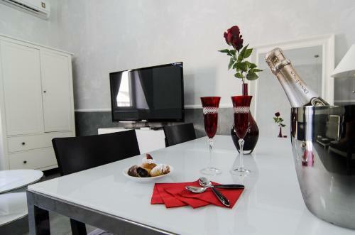 Suite Apartments Angioini
