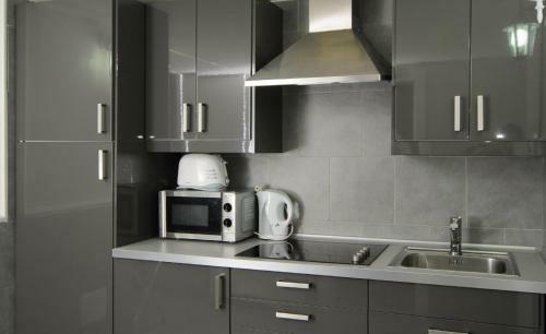 Suite Apartments Angioini