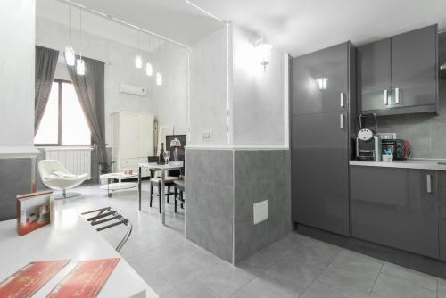 Suite Apartments Angioini