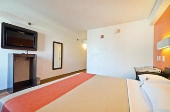 Hotel Motel 6 Washington Dc Sw-springfield