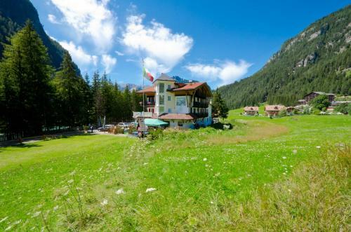 Albergo Hotel Chalet Pineta