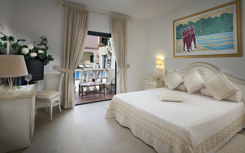 Cala Ginepro Hotel Resort