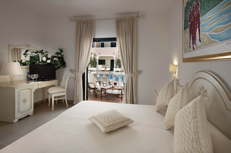 Cala Ginepro Hotel Resort