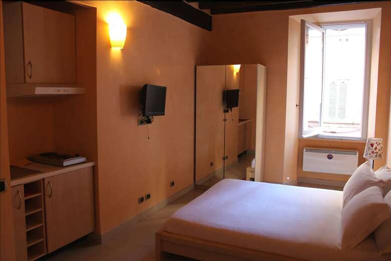 Hostal Lovin Roma Piazza Di Spagna