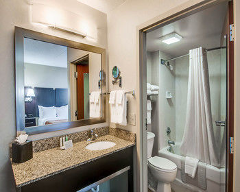 Hotel *hawthorn Suites*