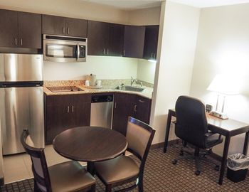 Hotel *hawthorn Suites*
