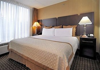 Hotel *hawthorn Suites*