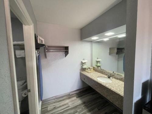 Hotel Americas Best Value Inn Buda