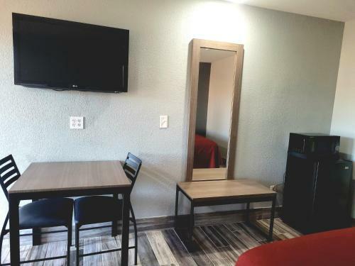 Hotel Americas Best Value Inn Buda