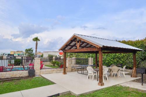 Hotel Americas Best Value Inn Buda