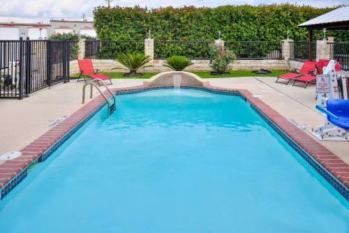 Hotel Americas Best Value Inn Buda
