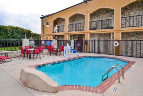 Hotel Americas Best Value Inn Buda