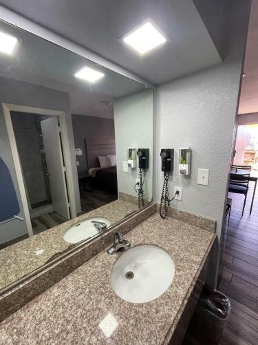 Hotel Americas Best Value Inn Buda