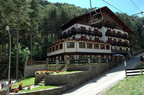 Hotel Garn� Mille Pini