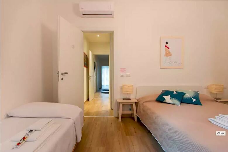 Hostal Via Colombo Holiday Rooms