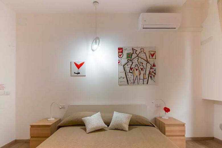 Hostal Via Colombo Holiday Rooms