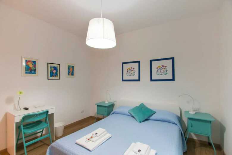 Hostal Via Colombo Holiday Rooms